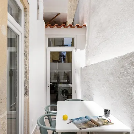 Pateo Renato Baptista 2-br In Arroios Lisbona